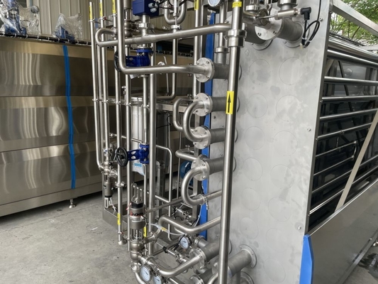 Efficiënt en eenvoudig te bedienen UHT-sterilisator voor vruchtensappen/bierverwerkingslijn Op maat gemaakt 500-20000L/H Tubulaire sterilisatieapparatuur SUS304/316