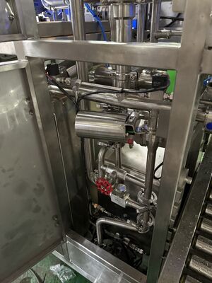 Aanpassen van aseptisch vulsysteem met PLC-besturingssysteem dat een steriele vuloplossing biedt voor de farmaceutische en medische industrie